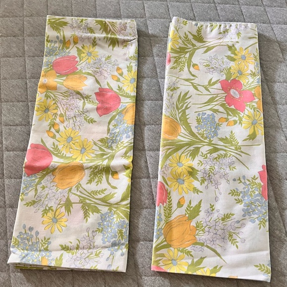 VINTAGE 60s Dan River Dantrel No Iron Muslin 2 Regular Sized Floral Pillowcases - Picture 2 of 3